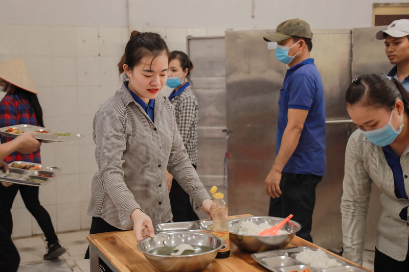 Hình ảnh khách hàng - Suất Ăn Công Nghiệp Hoàng Kim - Công Ty TNHH Một Thành Viên Suất Ăn Công Nghiệp Hoàng Kim